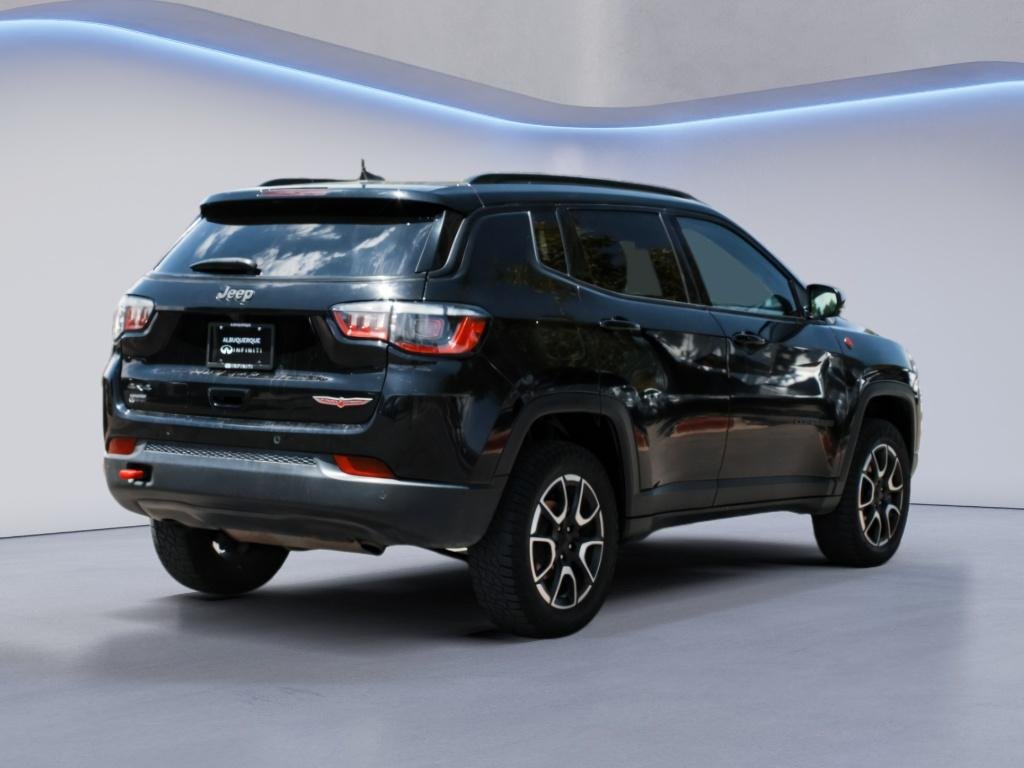 Used 2024  Jeep Trailhawk image 5