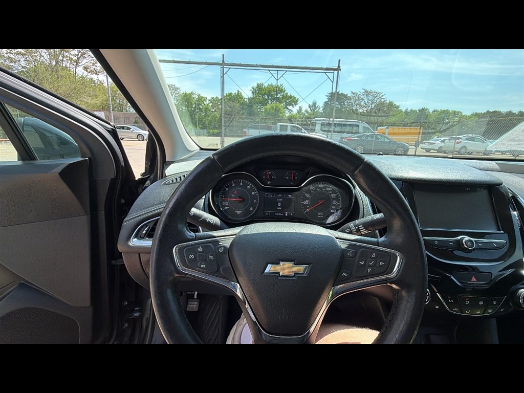 Used 2018 Graphite Metallic Chevrolet Premier image 11