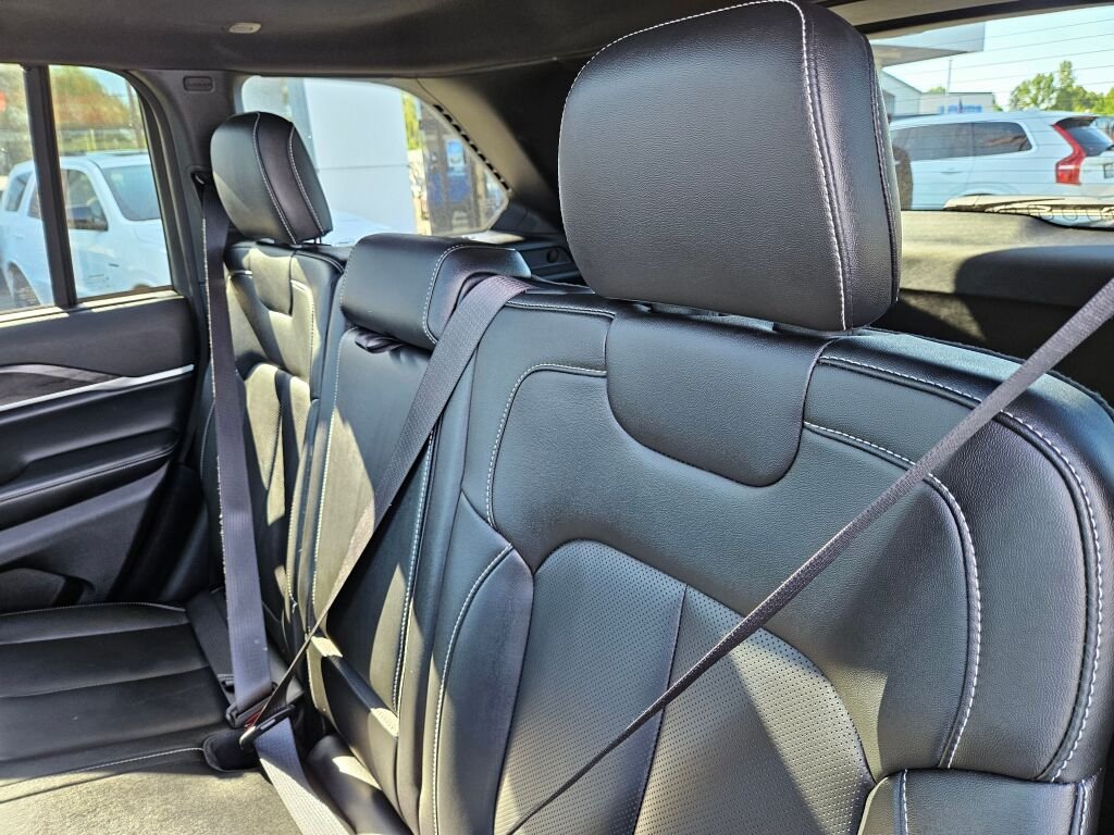 Used 2024 Baltic Gray Metallic Clear Coat Jeep Limited image 15