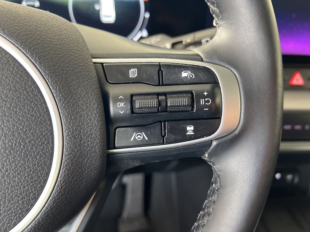 Used 2023 White Kia SX image 11