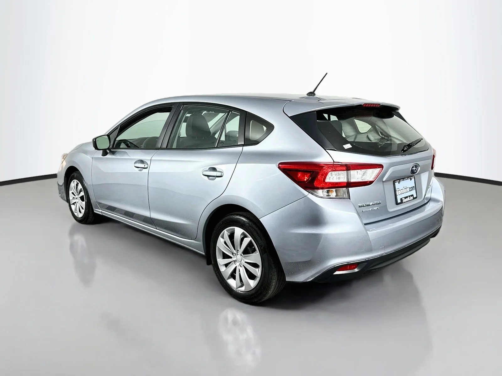 Used 2019 Ice Silver Metallic Subaru 2.0i image 5