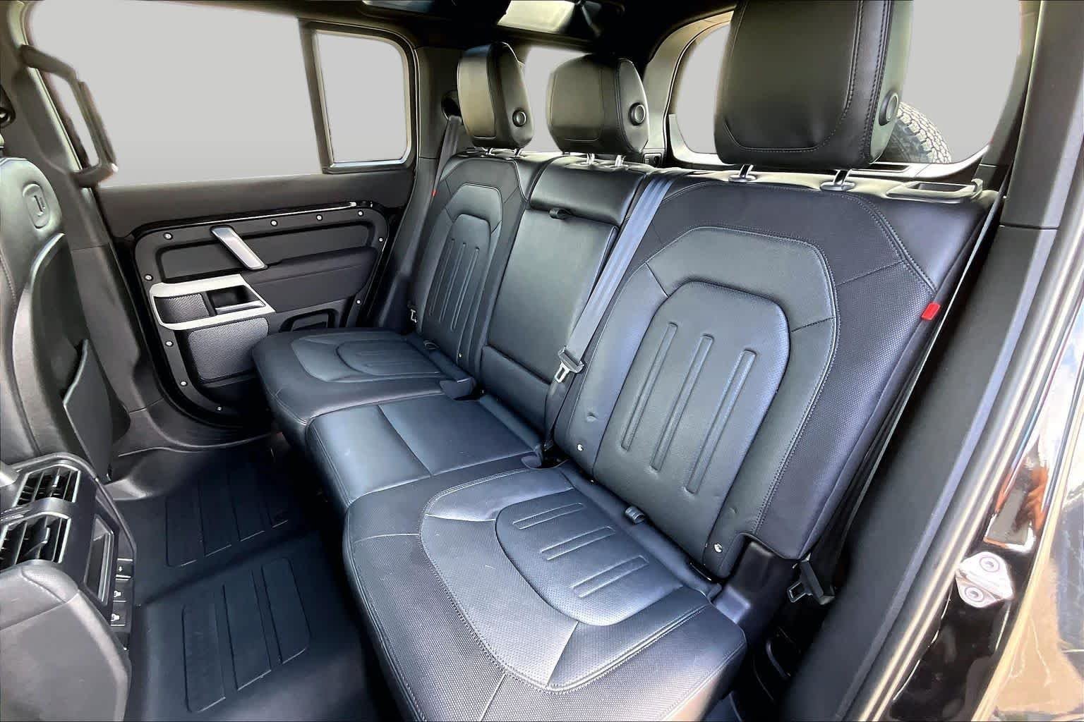 Used 2022 Santorini Black Metallic Land Rover X-Dynamic SE image 21