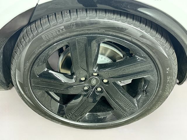 New 2026 Fuji White Land Rover Dynamic SE image 33