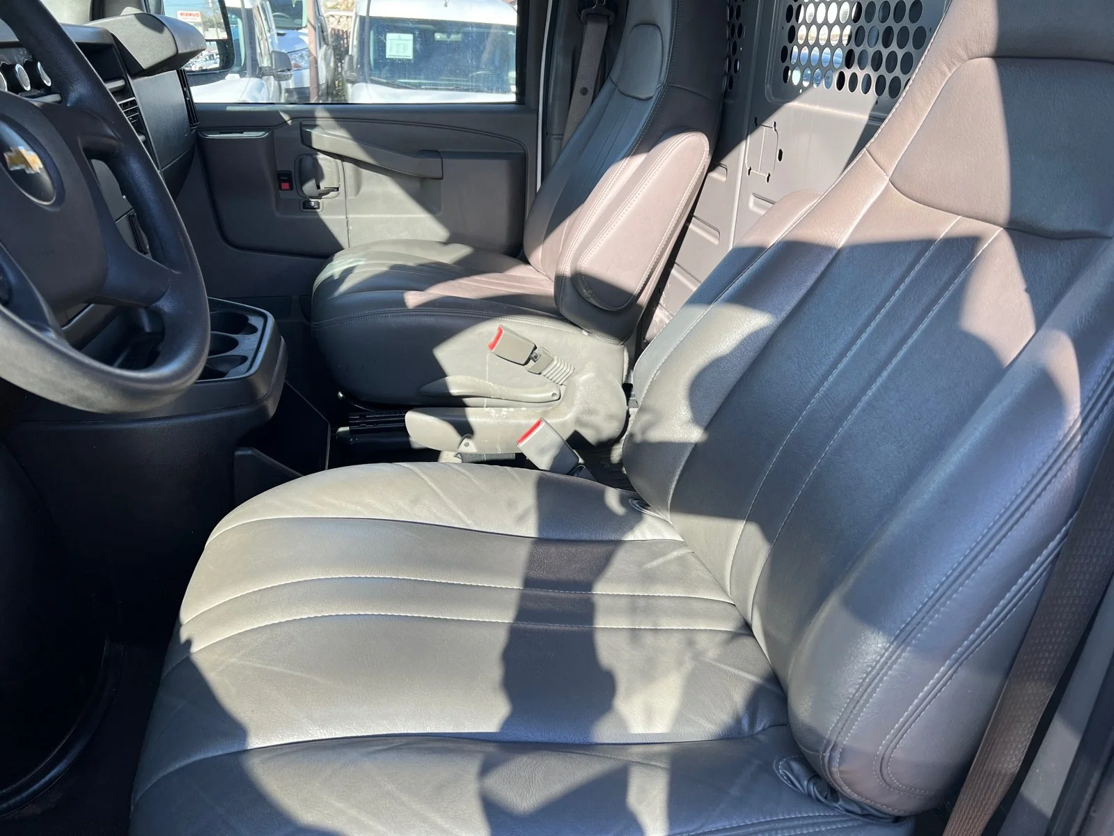 Used 2021 WHITE Chevrolet RWD 2500 135