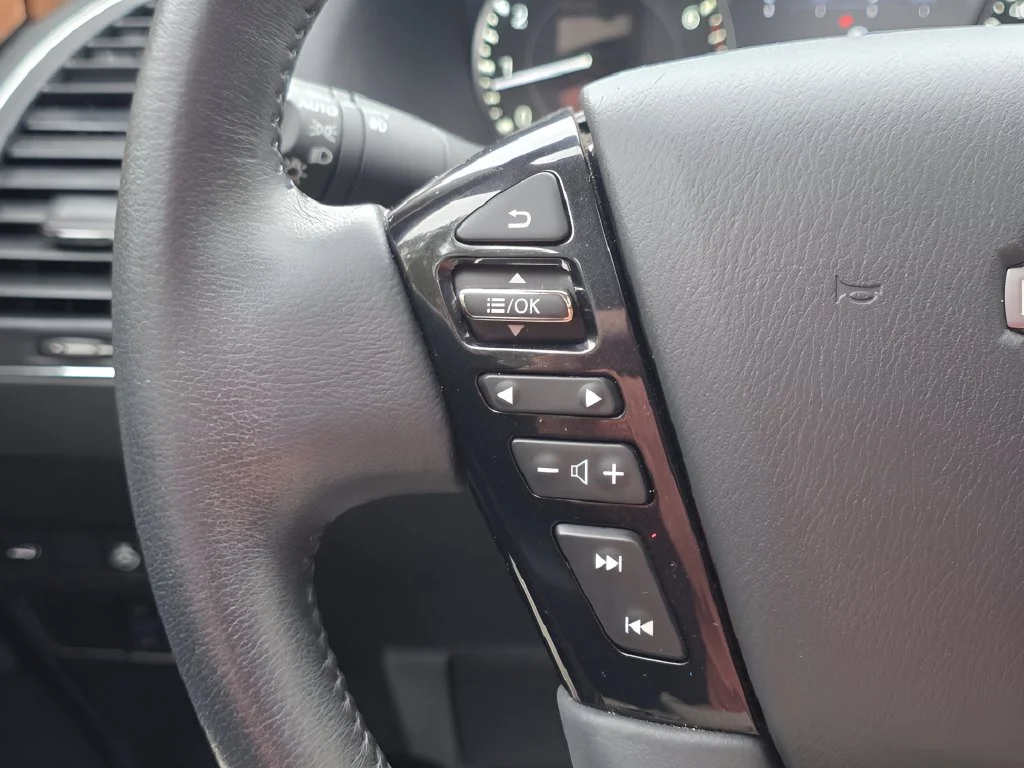 Used 2023 Gun Metallic Nissan SL image 22