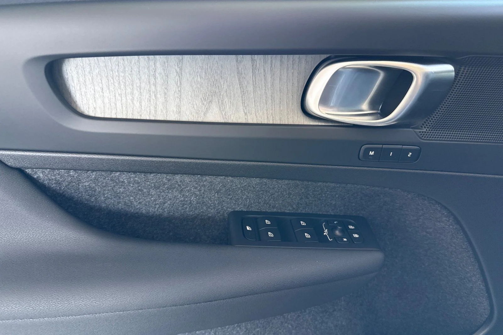 New 2026 Vapour Grey Volvo Plus image 10