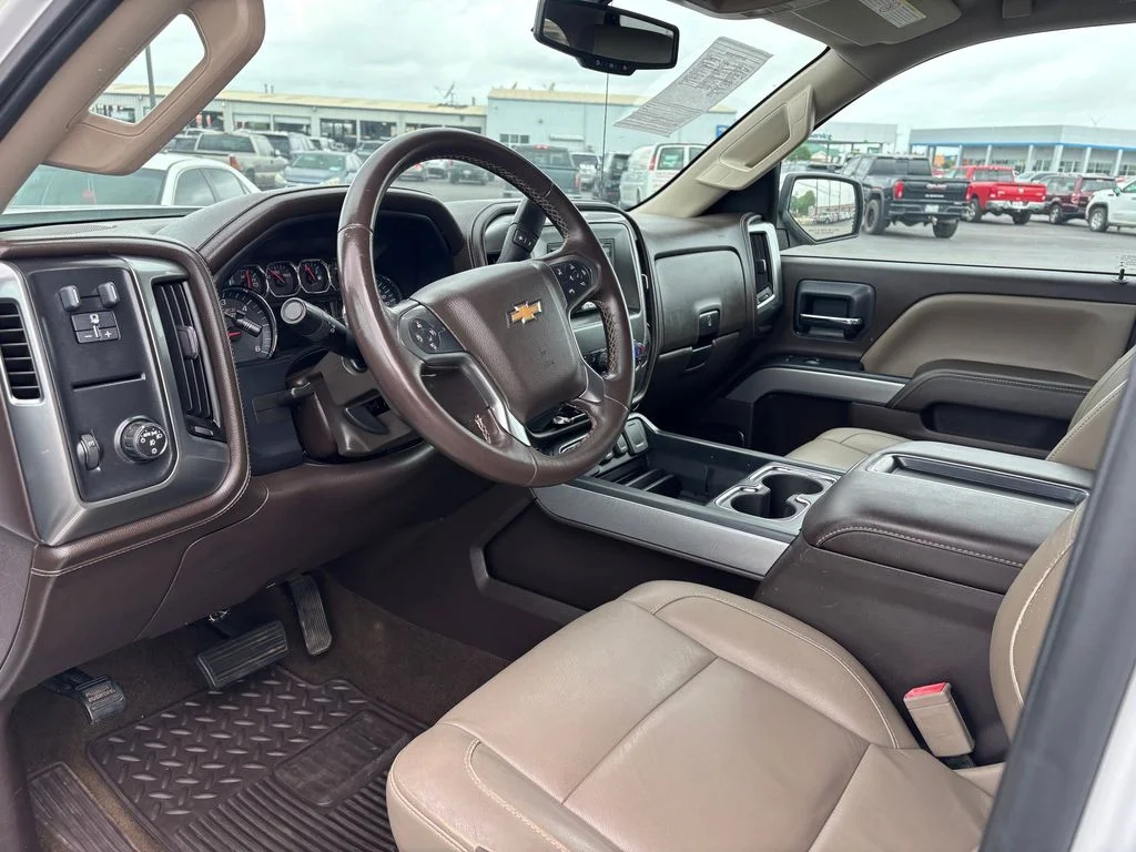Used 2015 White Chevrolet LTZ image 7