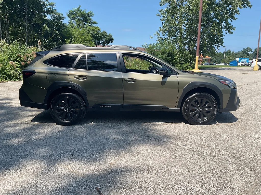 Used 2024 Autumn Green Metallic Subaru Onyx Edition image 4
