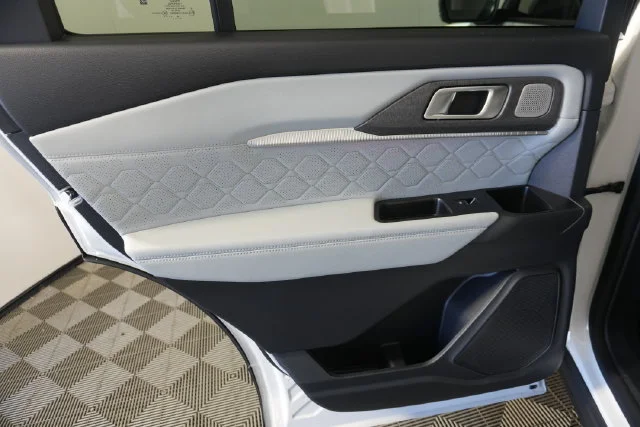 New 2027 Star White Metallic Tri-Coat Ford Platinum™ image 27
