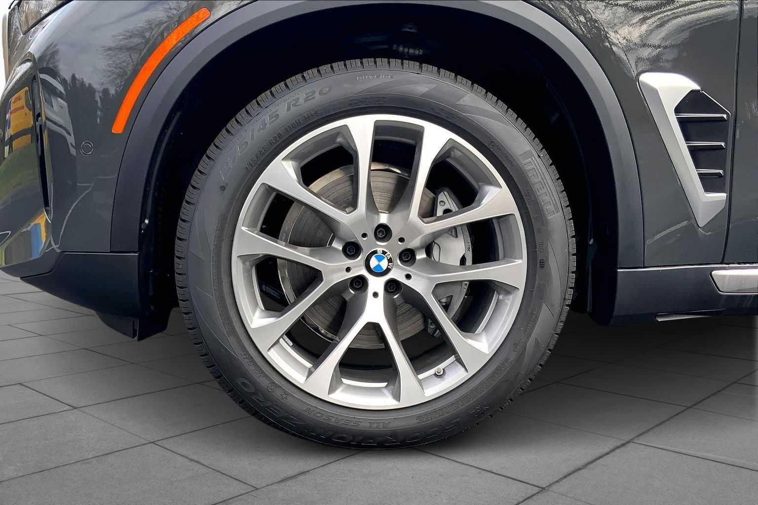 Used 2026 Dravit Grey Metallic BMW xDrive40i image 11