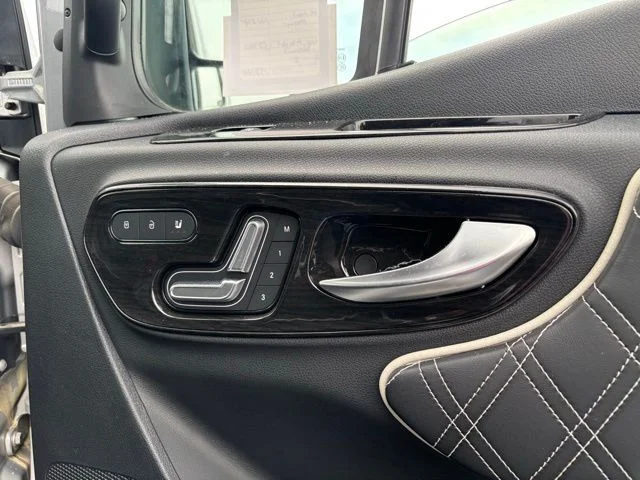 New 2026 Iridium Silver Mercedes-Benz Discovery Touring image 20