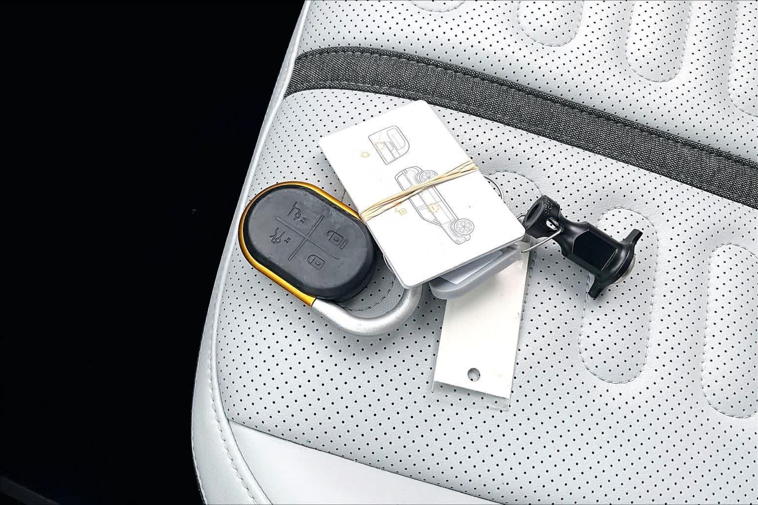 Used 2023 Glacier White Rivian Launch Edition image 13