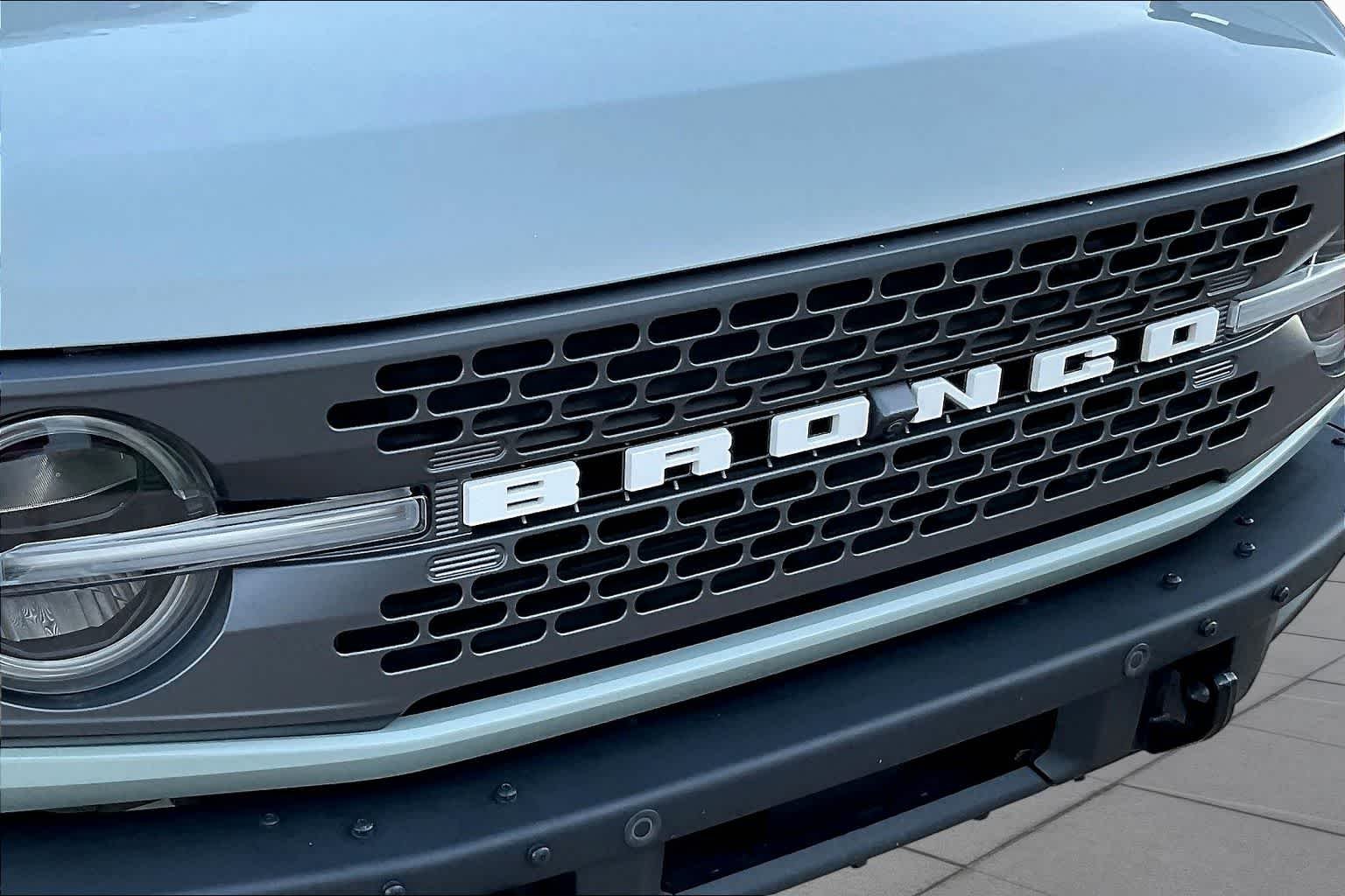 Used 2021 Cactus Gray Ford Badlands image 28