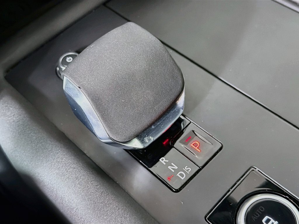 Certified Used 2023 White Land Rover S R-Dynamic image 17