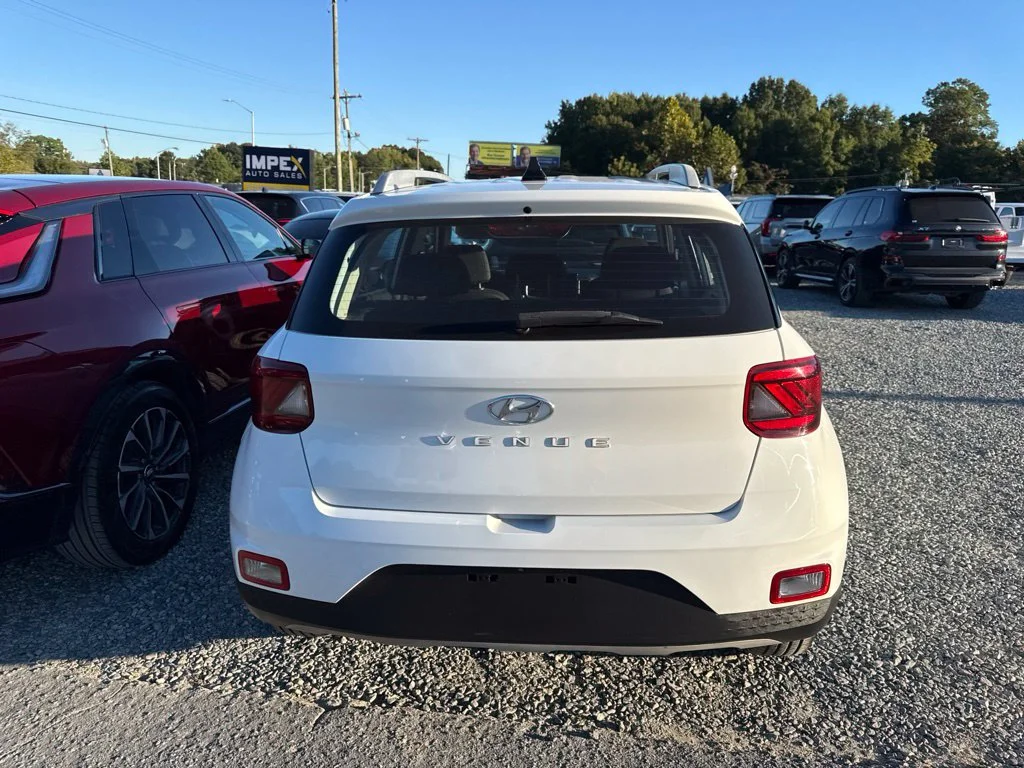 Used 2021 White Hyundai SEL image 3
