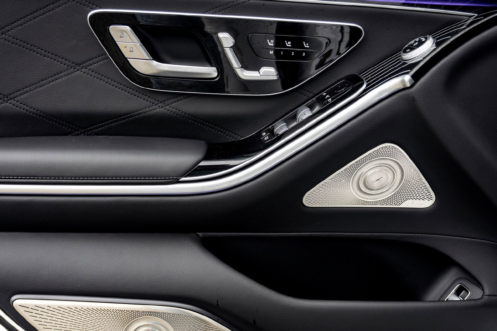New 2026 MANUFAKTUR Moonlight White Metallic Mercedes-Benz AMG® S 63 E 4MATIC® Sedan image 30