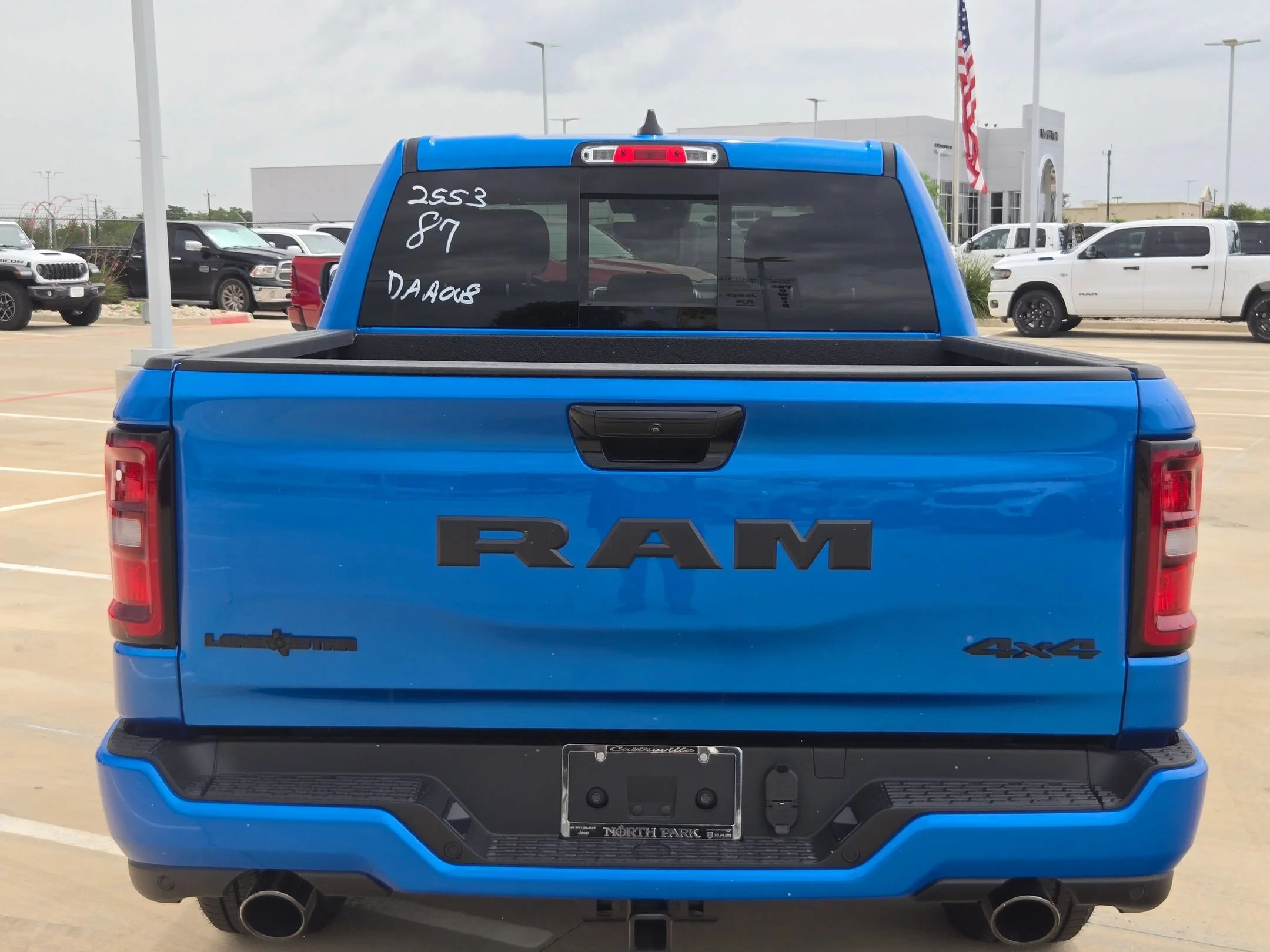 New 2026 Hydro Blue Pearl-Coat Exterior Paint RAM Big Horn/Lone Star image 4