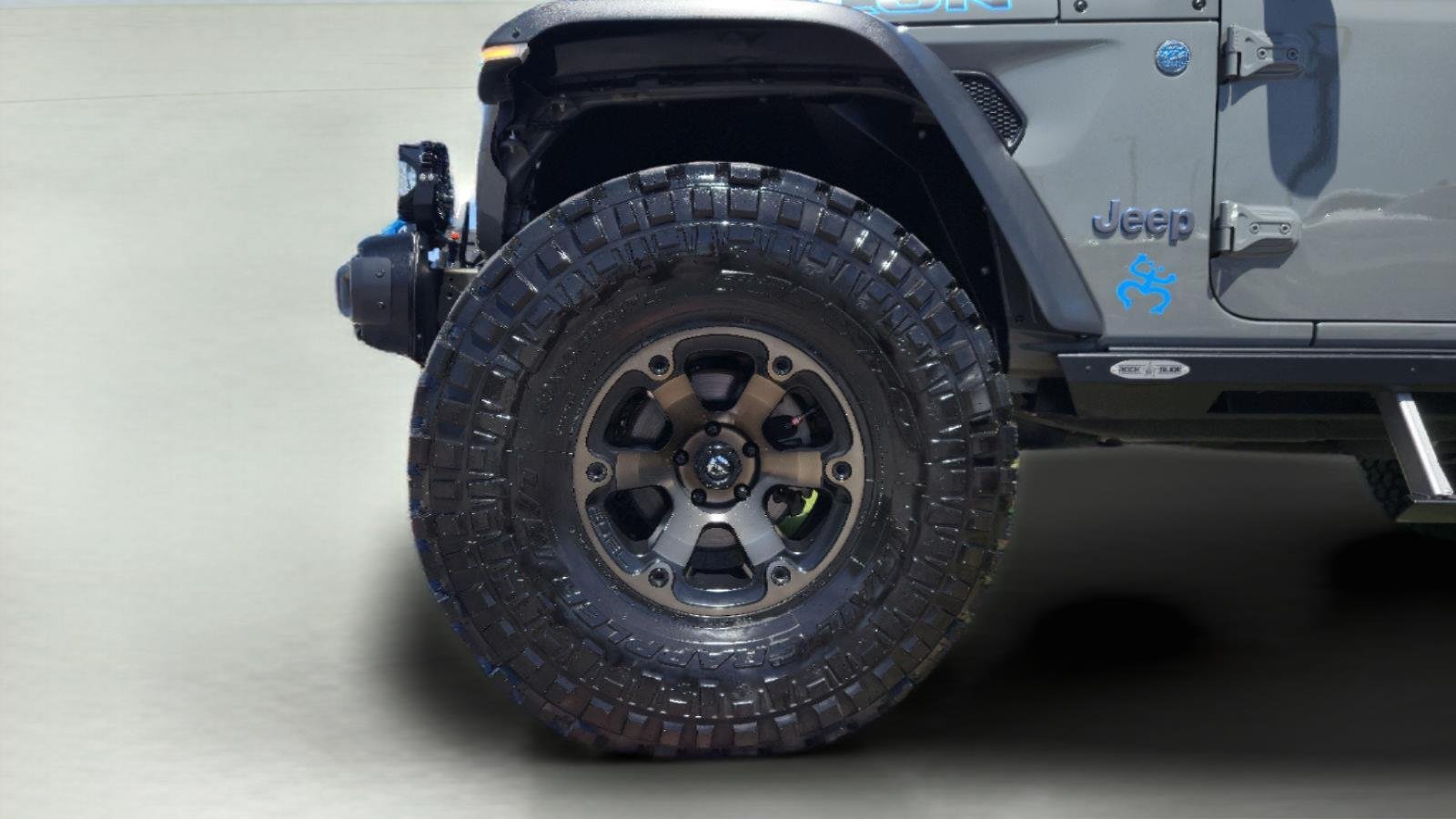 Used 2023 Sting-Gray Clearcoat Jeep Rubicon image 16