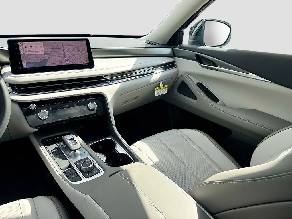 New 2027 RADIANT WHITE INFINITI Pure FWD image 24