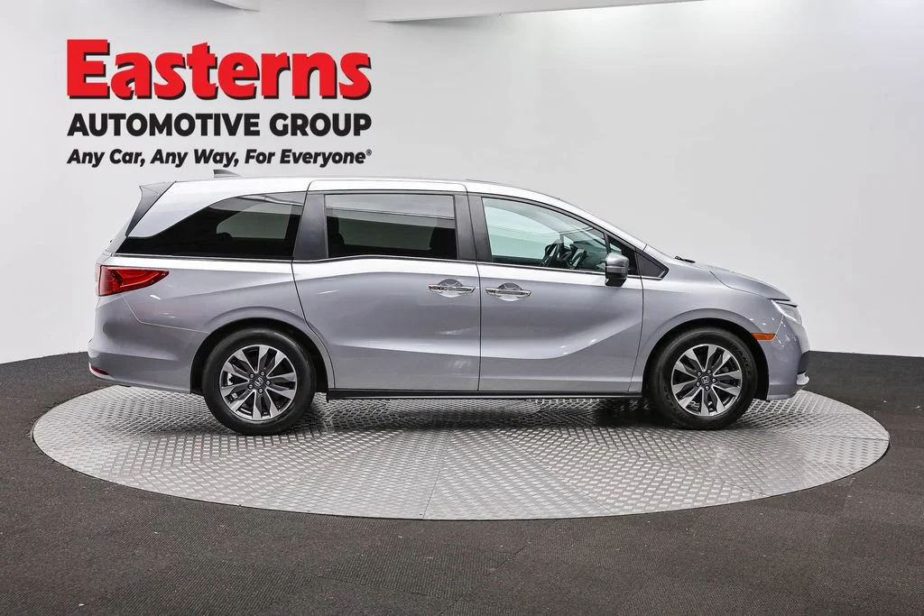 Used 2023 Silver Honda EX-L image 4