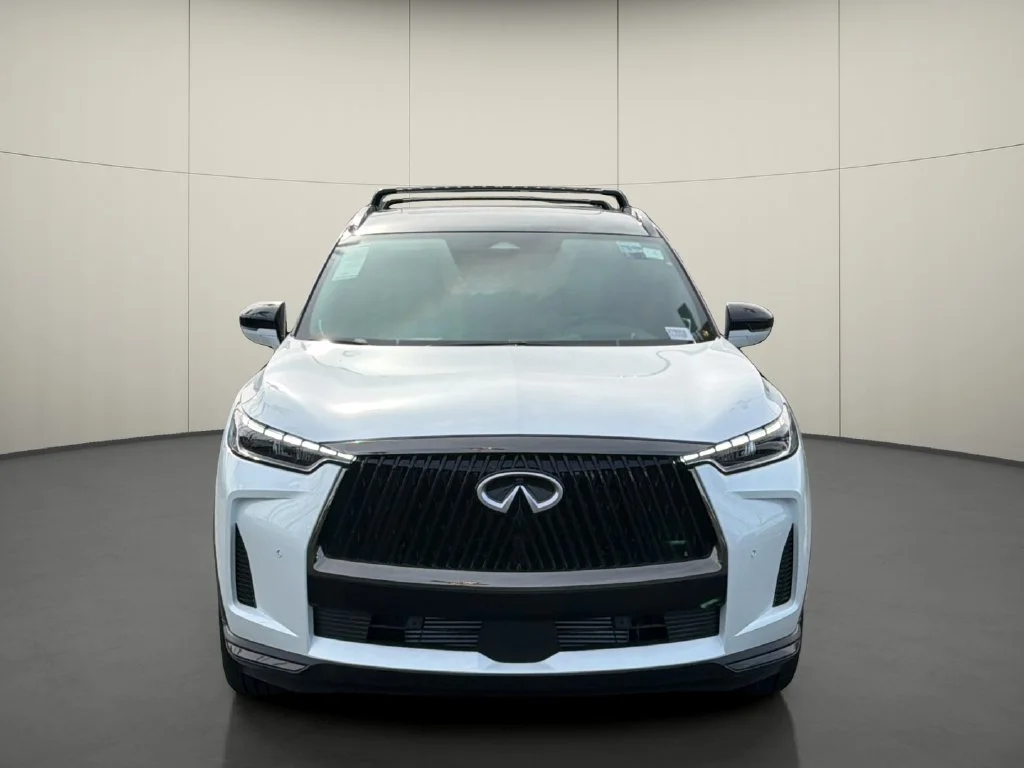 New 2027 2T RAD WHT INFINITI Autograph AWD image 2