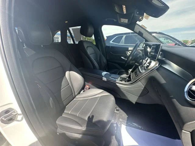 Used 2022  Mercedes-Benz GLC 300 image 30