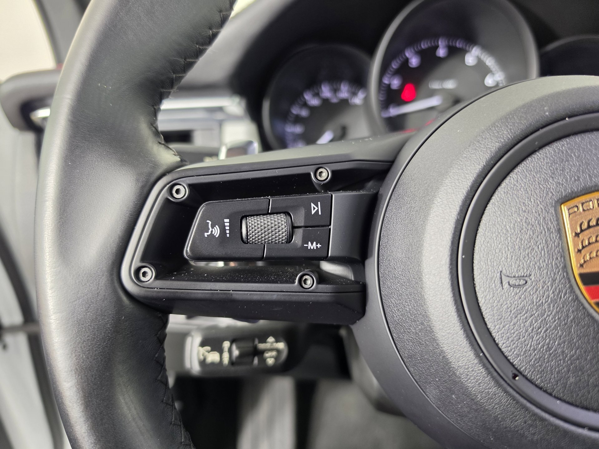 2025 Porsche Macan T - Photo 13