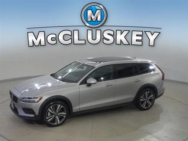 2025 Volvo V60 Cross Country B5 Plus AWD's photo