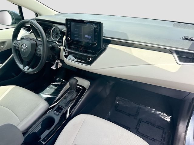 Used 2022  Toyota LE image 27