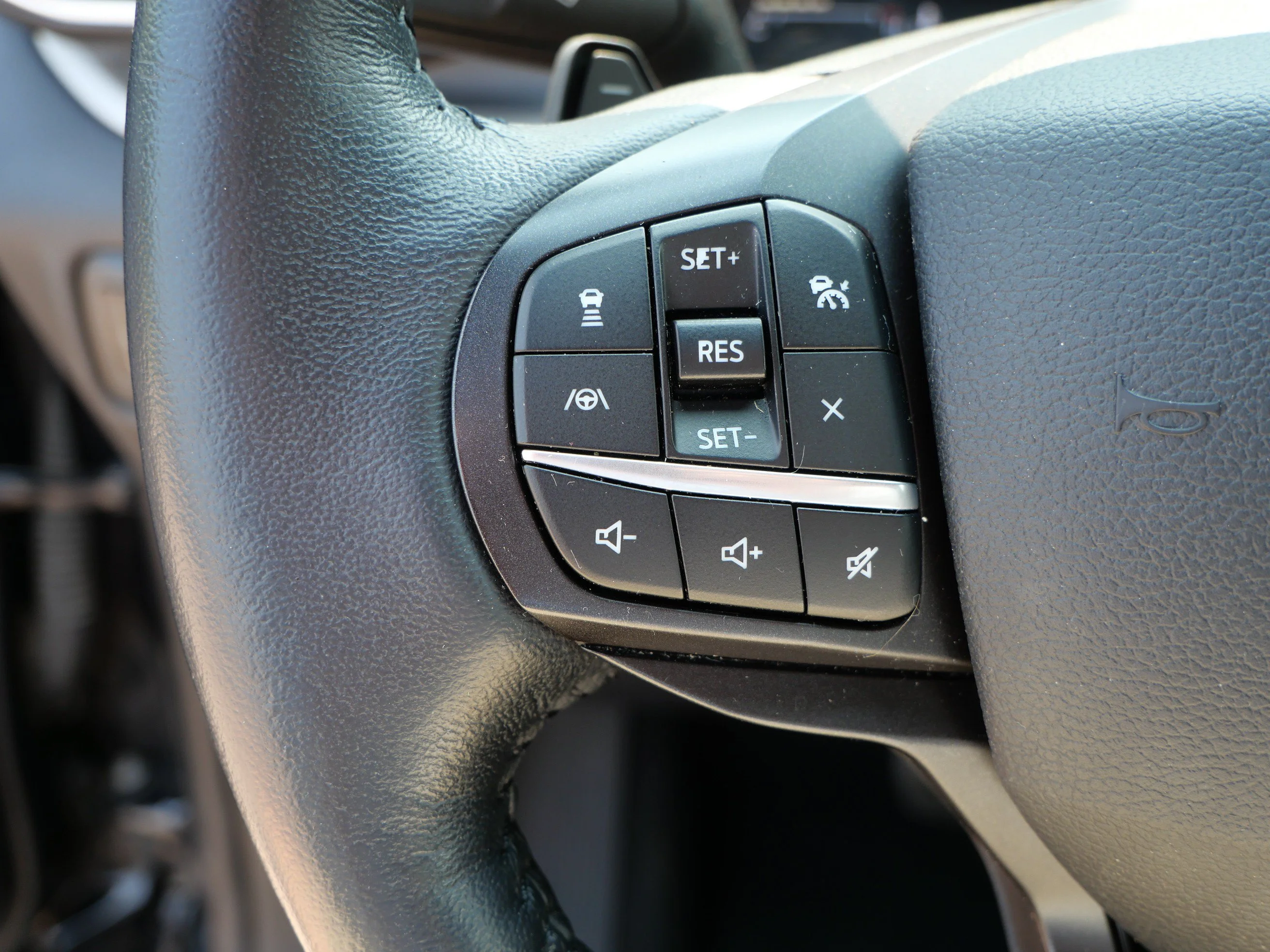 Used 2020 Agate Black Metallic Ford XLT image 27
