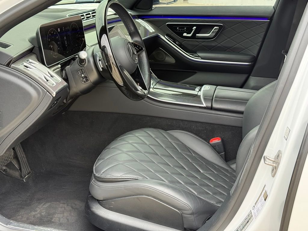 Used 2025 Black Mercedes-Benz S 580e image 5