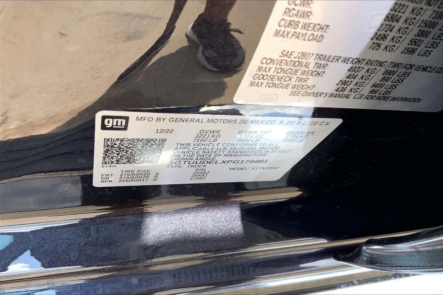 Used 2023 Titanium Rush Metallic GMC SLT image 31
