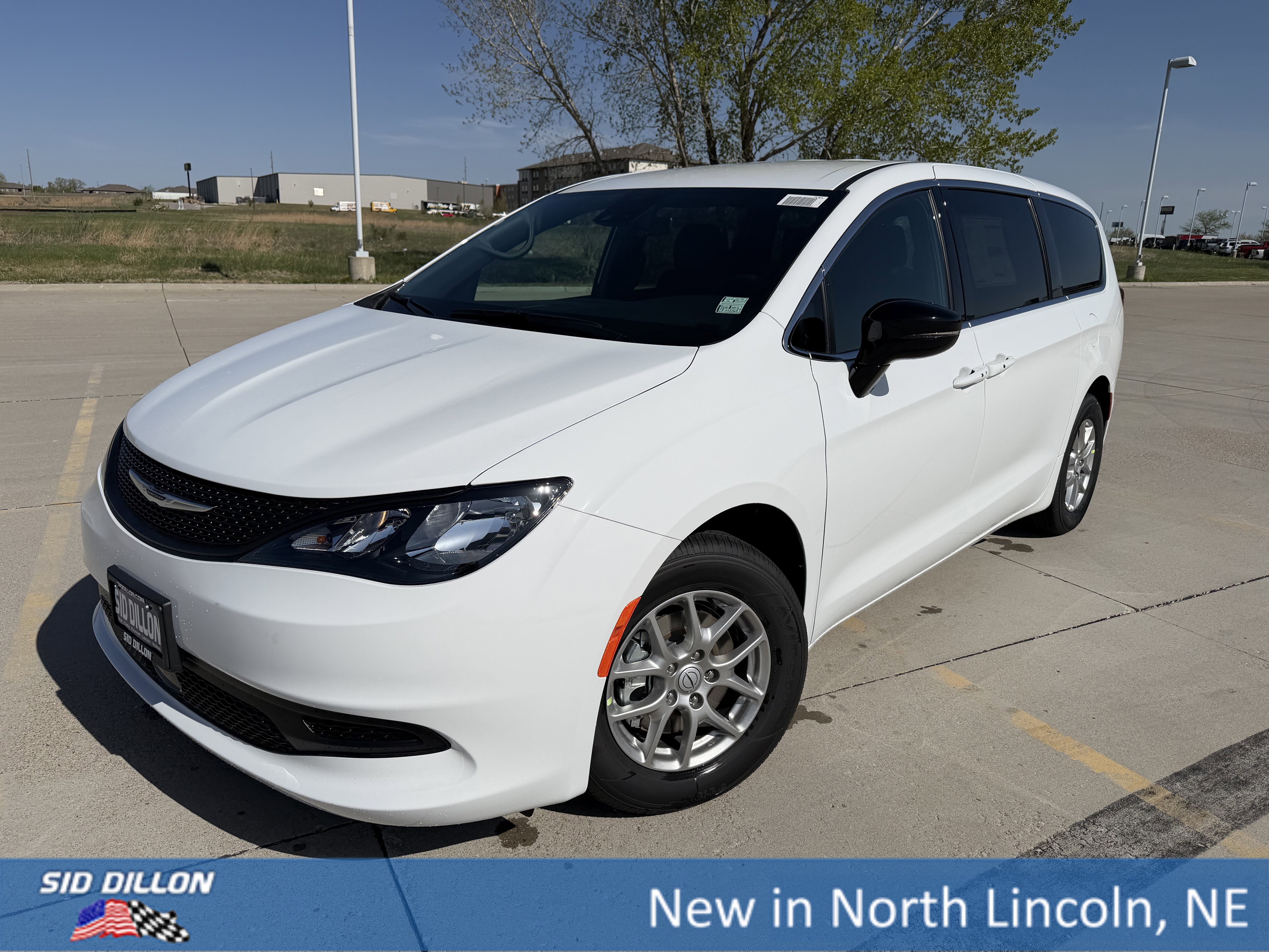 2026 Chrysler Voyager LX's photo