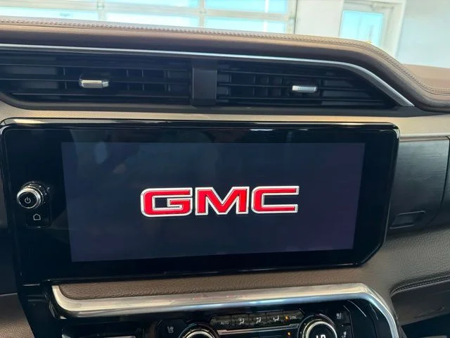 Used 2023 White GMC Denali image 27