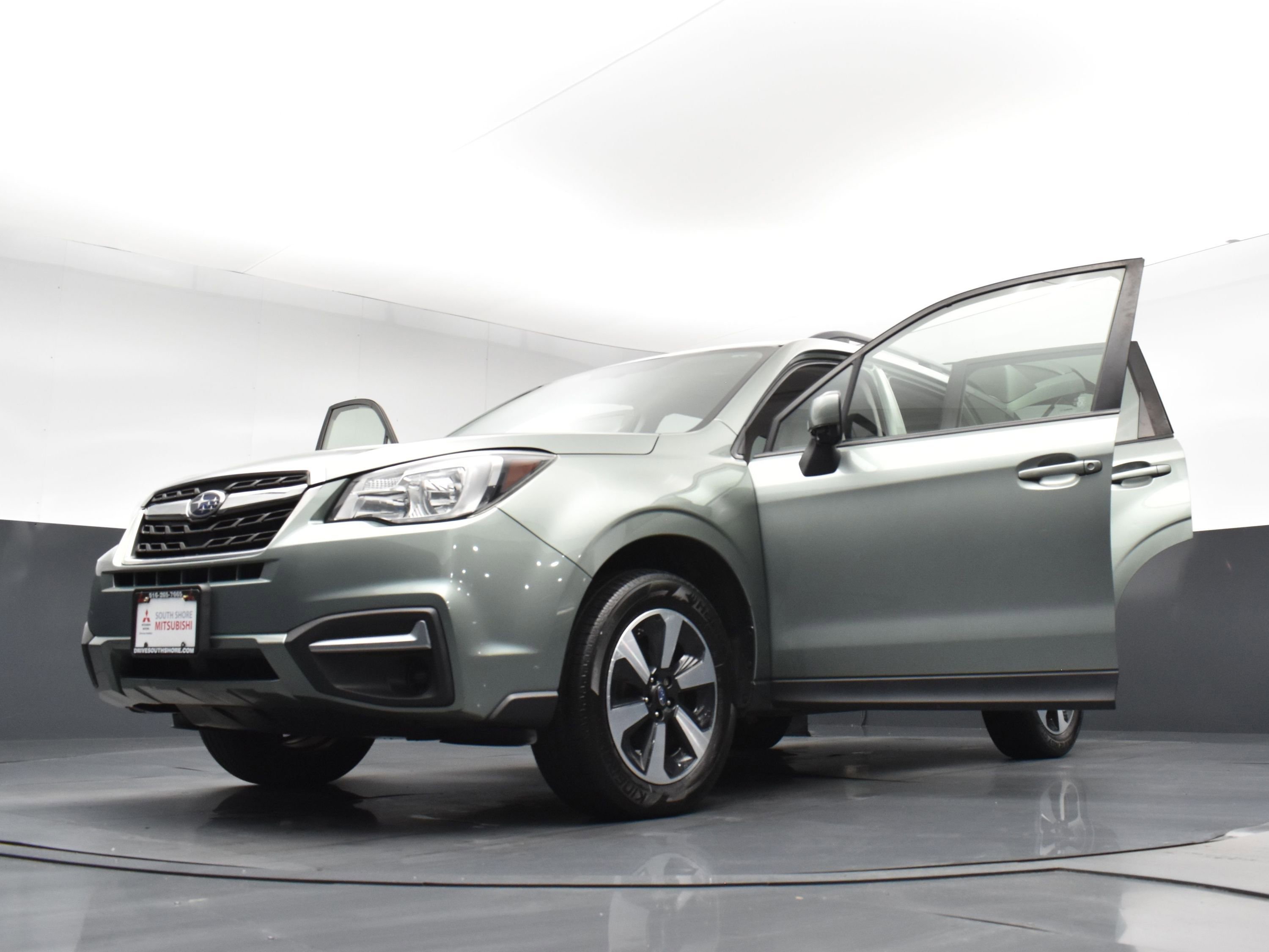 Used 2018 Jasmine Green Metallic Subaru Premium image 31