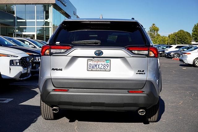 Used 2021 Silver Toyota XLE image 9