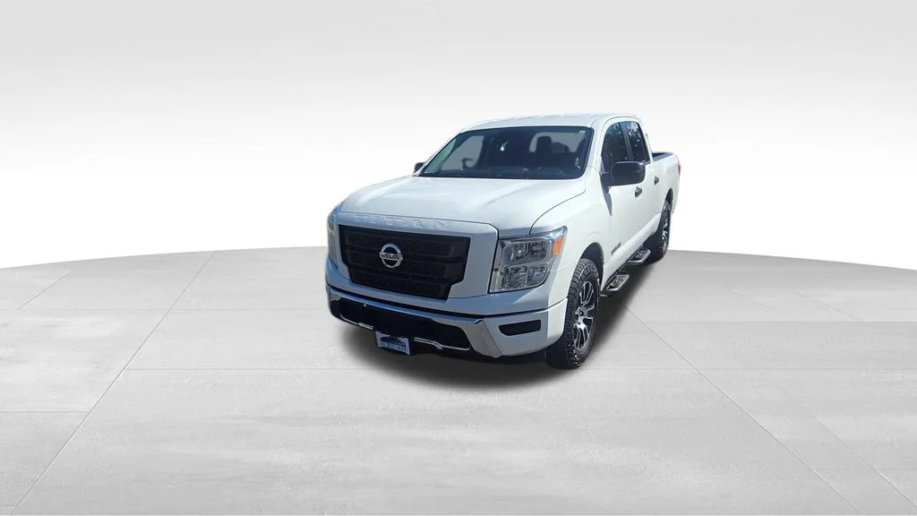 Used 2022 Glacier White Nissan SV image 3