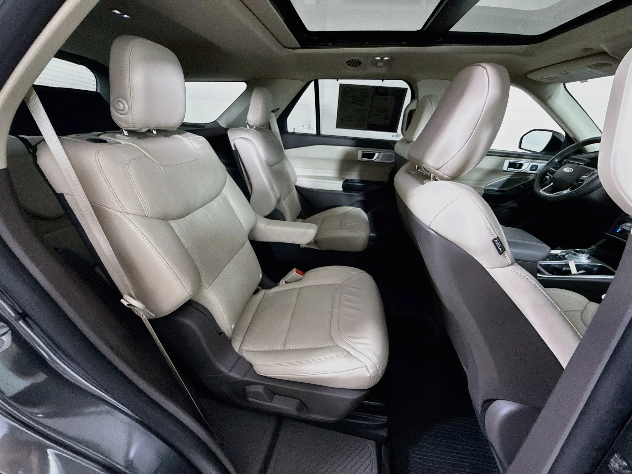 Used 2020 Magnetic Metallic Ford Platinum image 30