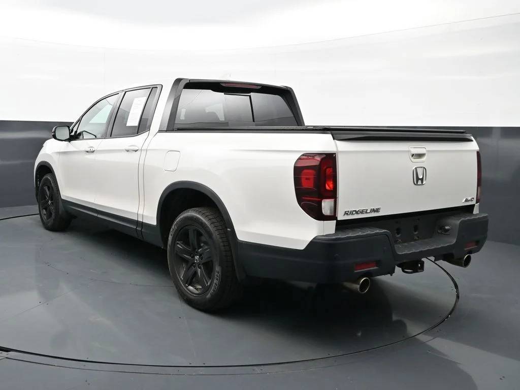 Used 2023 Platinum White Pearl Honda Black Edition image 5