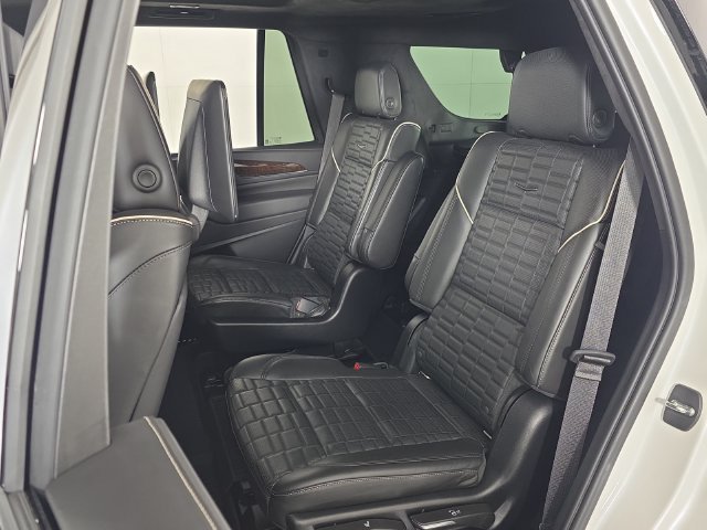 Used 2022 Crystal White Tricoat Cadillac Sport Platinum image 28