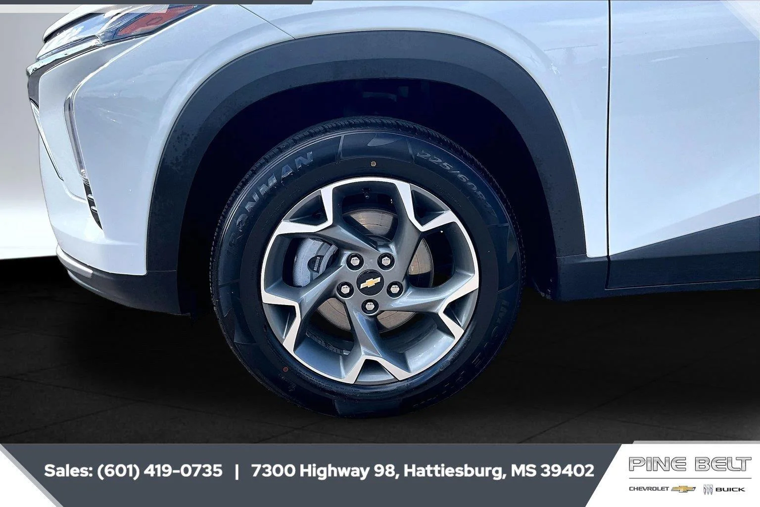 Used 2025 Summit White Chevrolet LT image 7