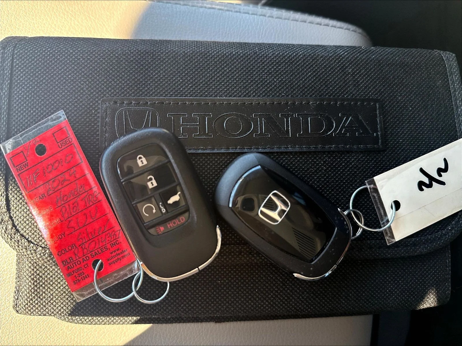 Used 2024 Lunar Silver Metallic Honda Touring image 39
