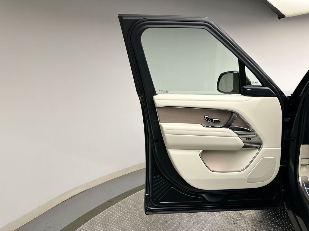 New 2026 Belgravia Green Land Rover SE image 17