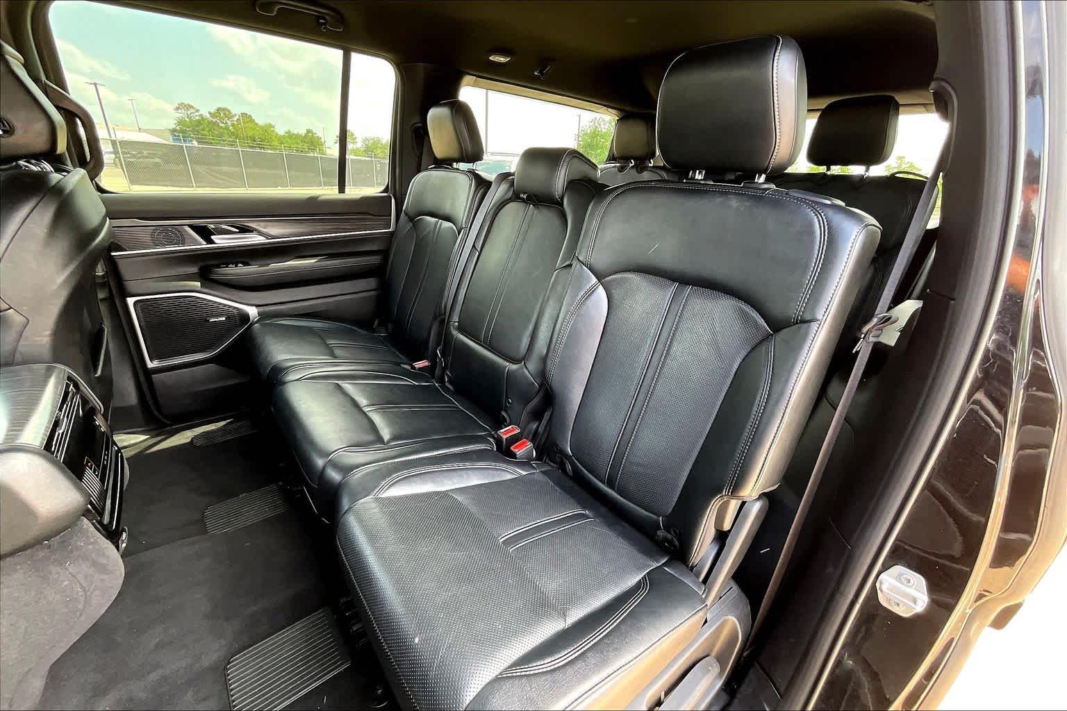 Used 2023 Diamond Black Crystal Pearlcoat Jeep Series II image 21