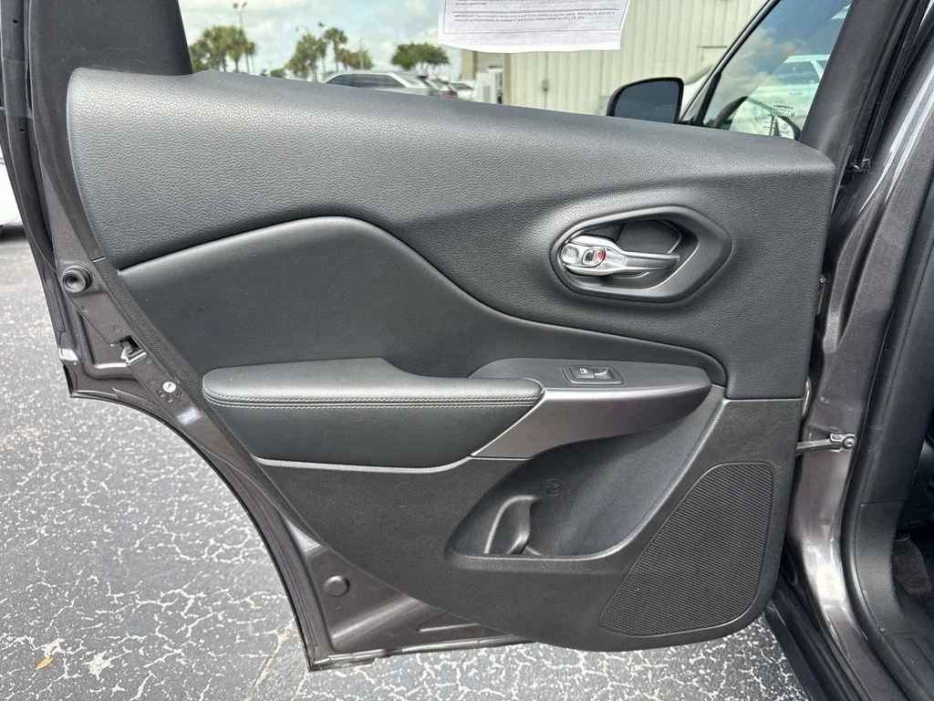 Certified Used 2019 Crystal Metallic Jeep Limited image 14