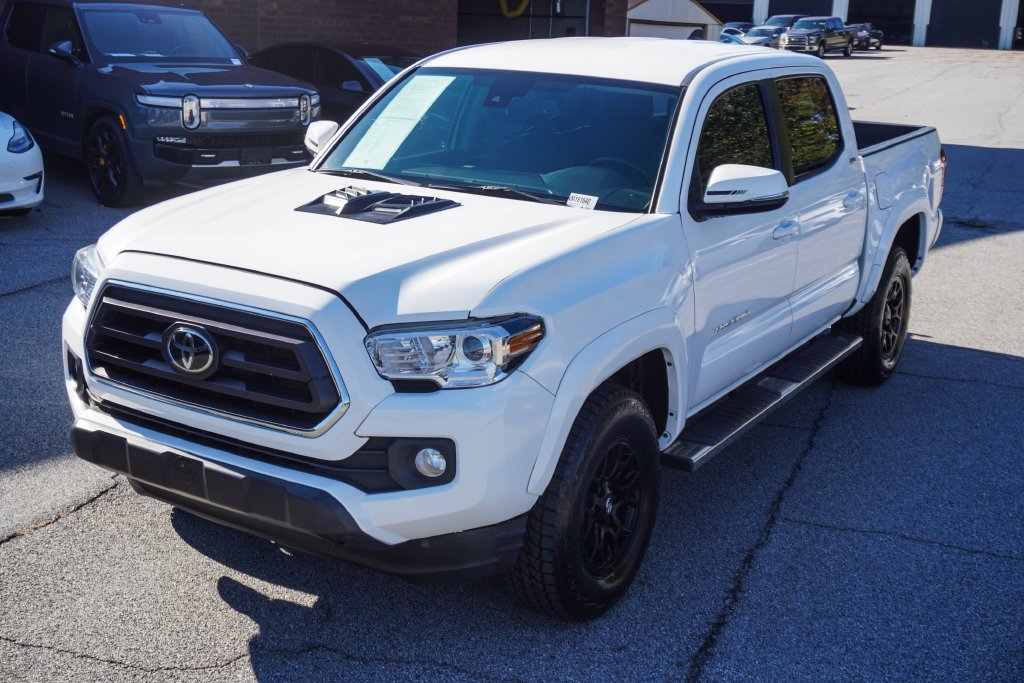 Used 2022 White Toyota SR5 image 37