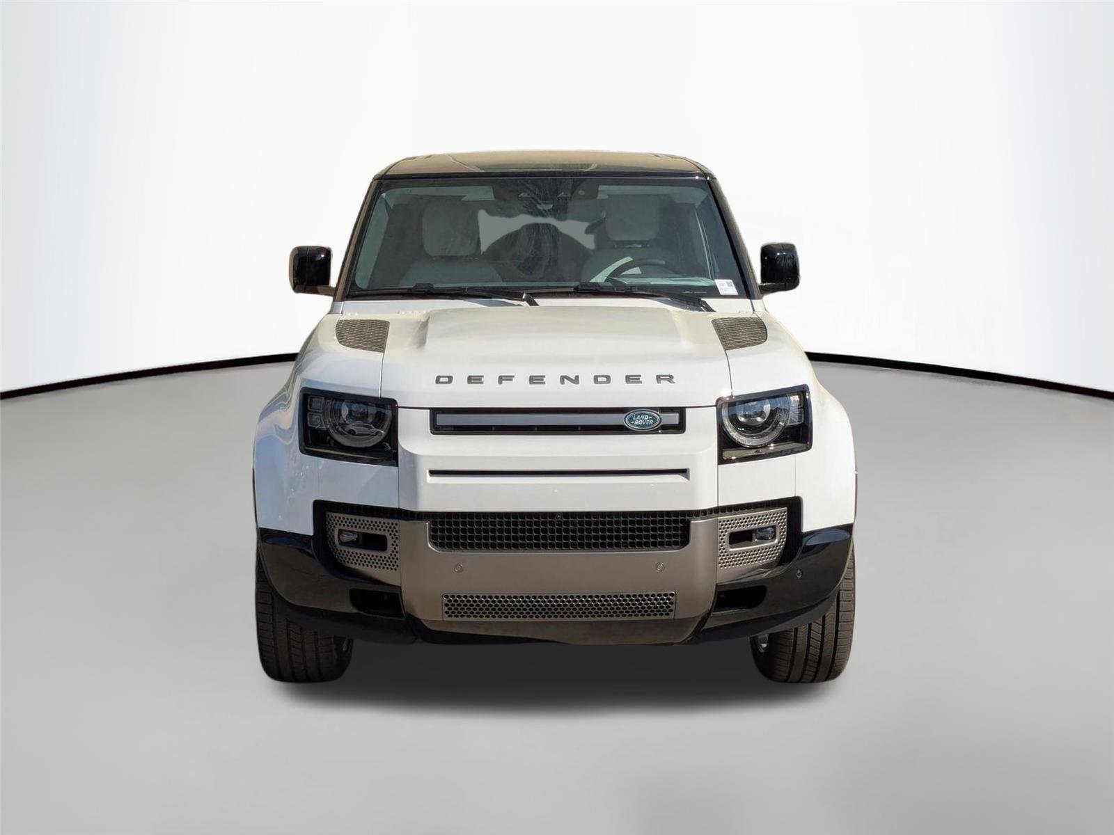 Used 2025 Fuji White Land Rover X-Dynamic SE image 2