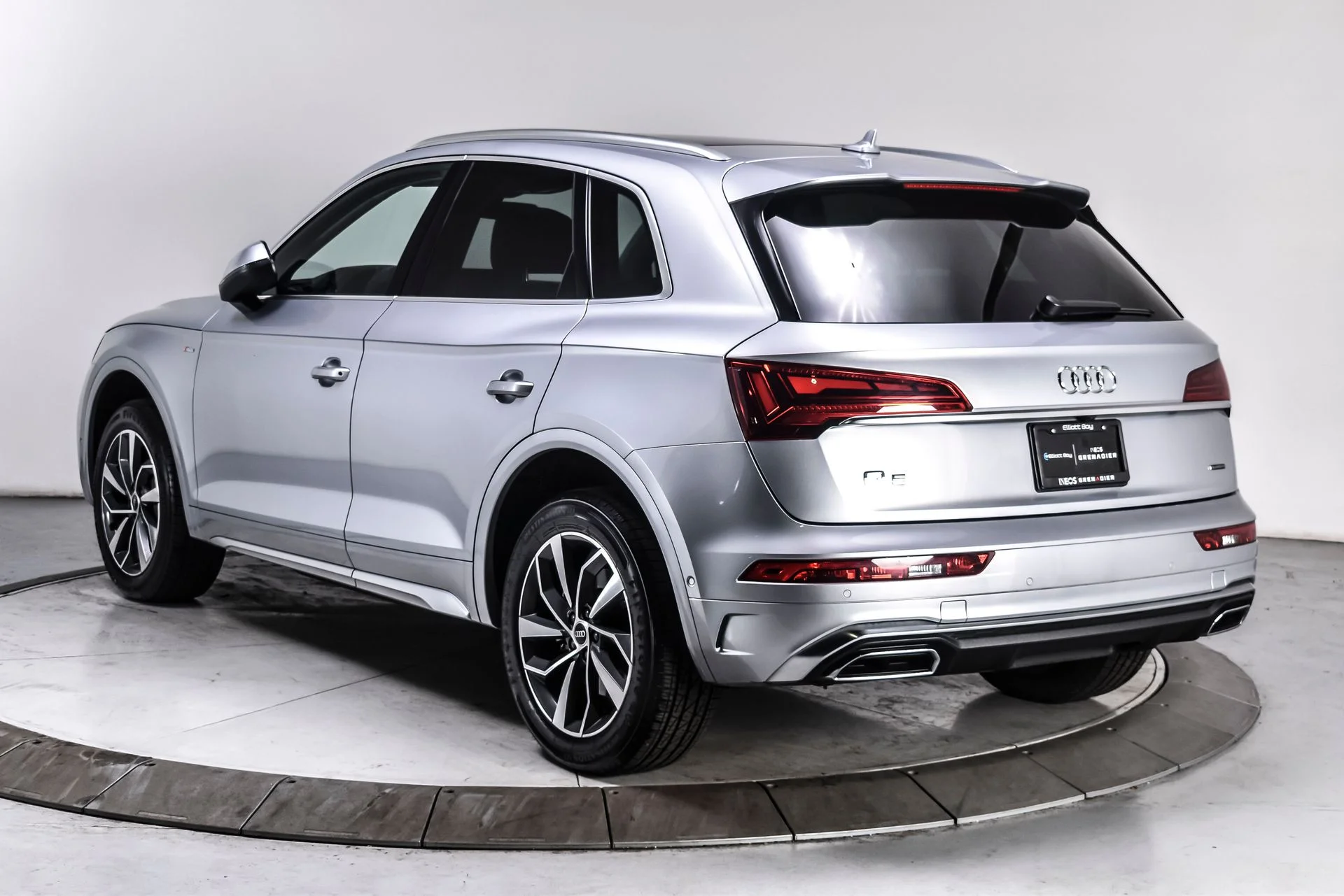 Used 2023 Florett Silver Metallic Audi 45 S line Prestige image 4