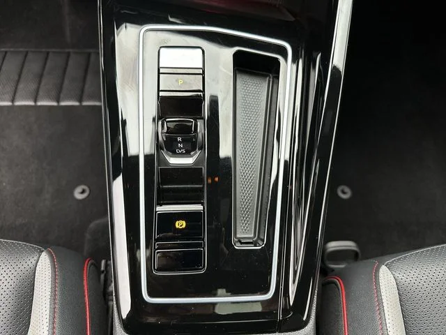 Used 2024 White Volkswagen Autobahn image 22