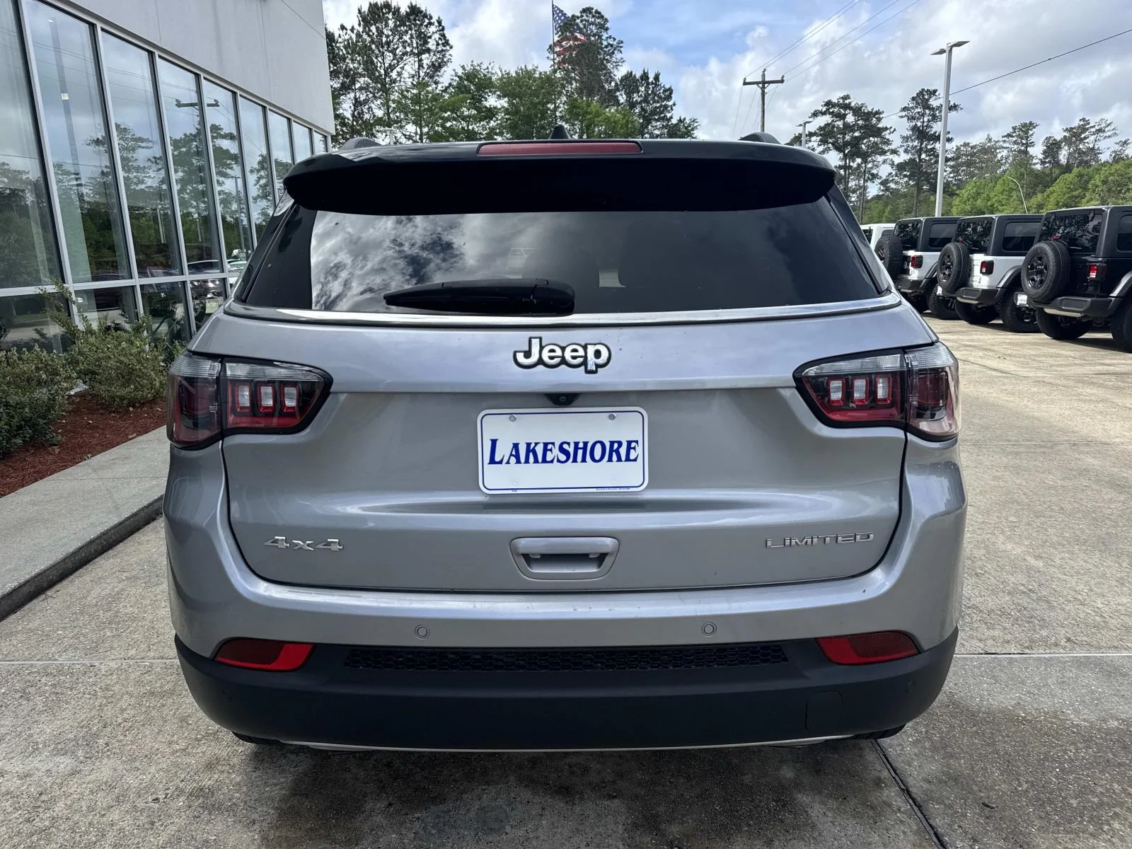 Used 2023 Silver Jeep Limited 4x4 image 6